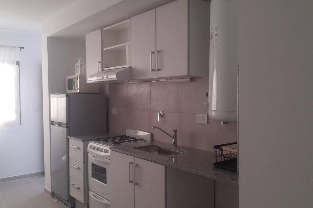 Departamento Calle Mendoza Albus -Acceso Rapido Ruta 22 Хенераль-Рока Экстерьер фото